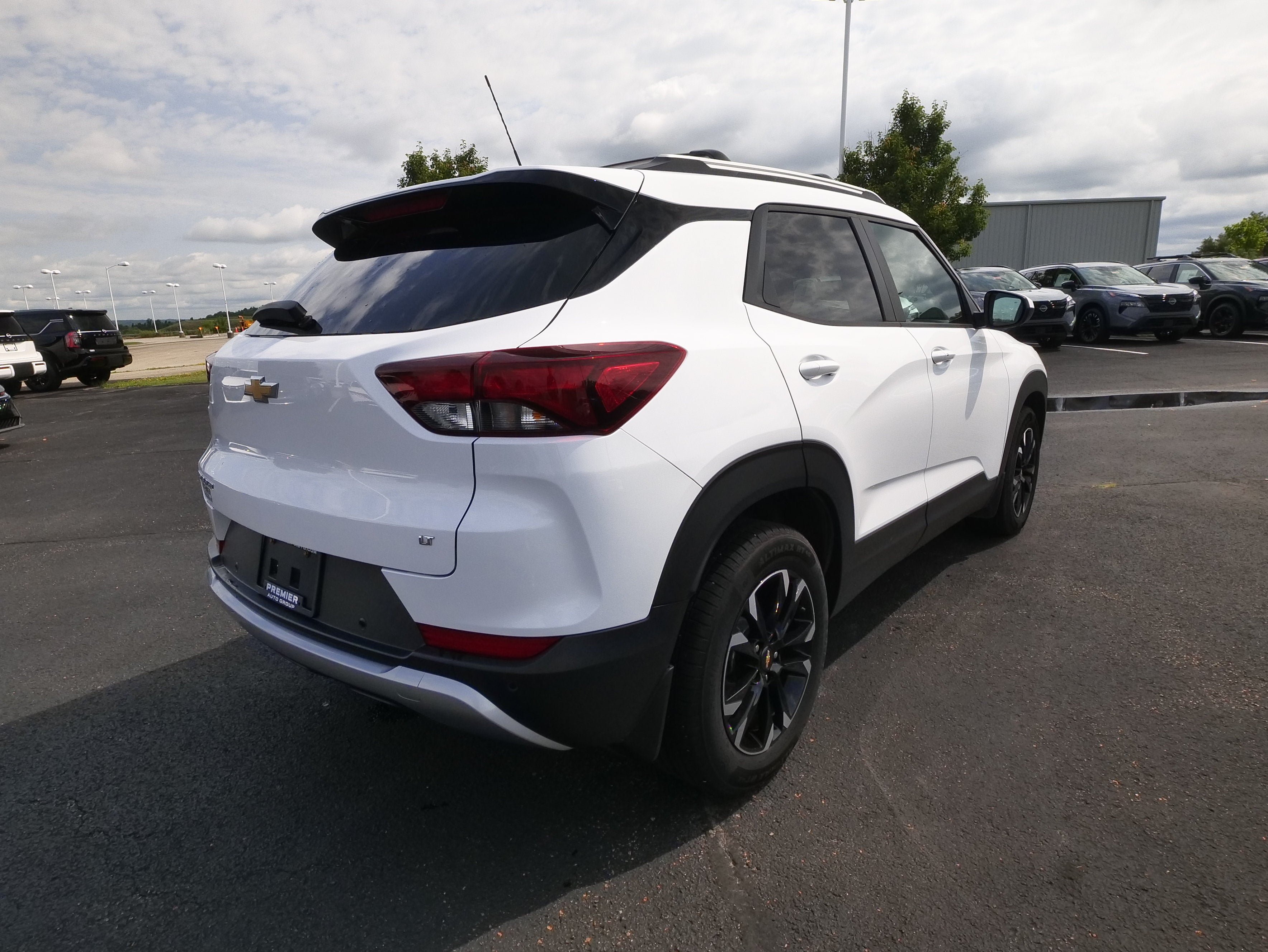 Used 2021 Chevrolet TrailBlazer LT w/ Convenience Package FWD image 6