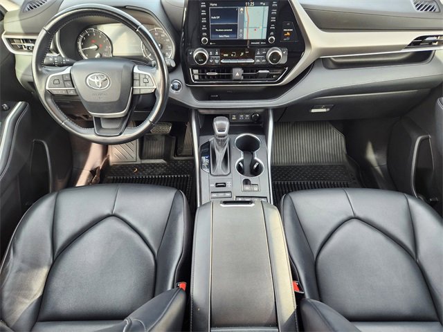 Used 2022 Toyota Highlander XLE image 10