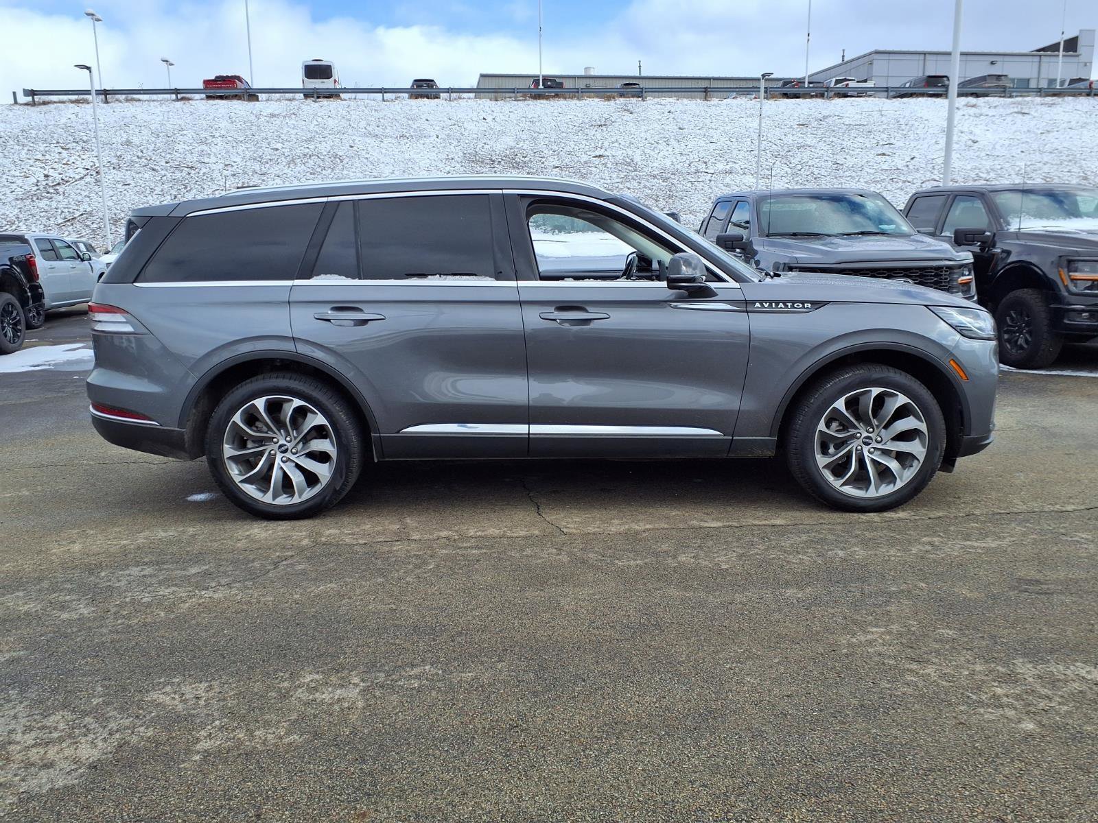 Used 2025 Lincoln Aviator Reserve w/ Illumination Package image 6