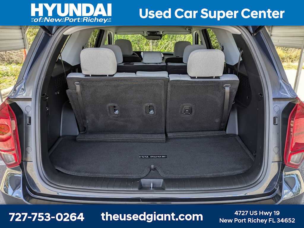 Used 2025 Hyundai Palisade SE FWD image 12