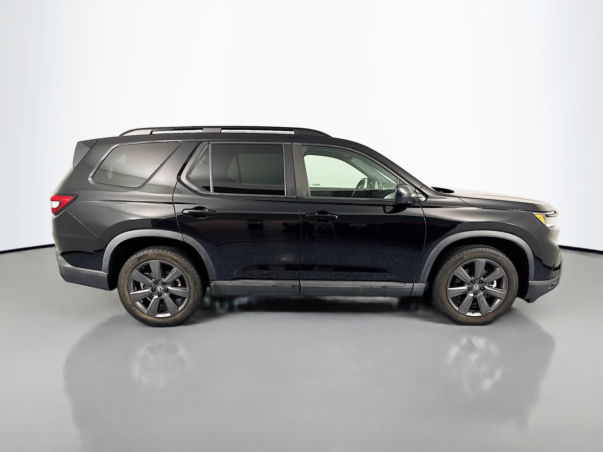 Certified 2023 Honda Pilot Sport image 4