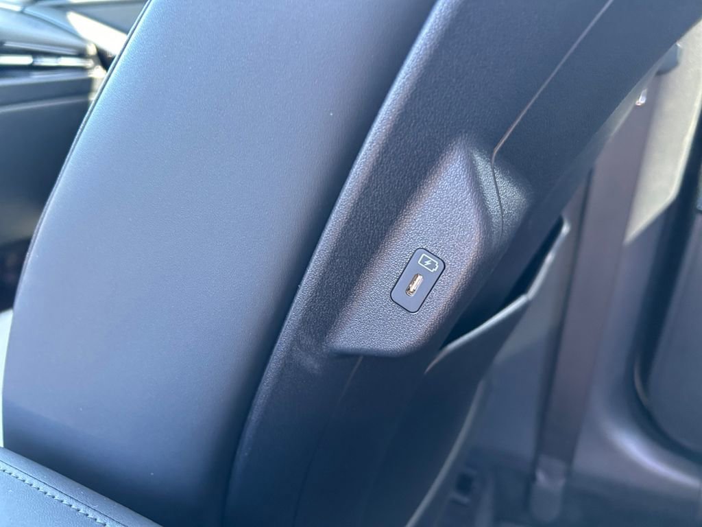 Used 2024 Kia Niro SX image 35