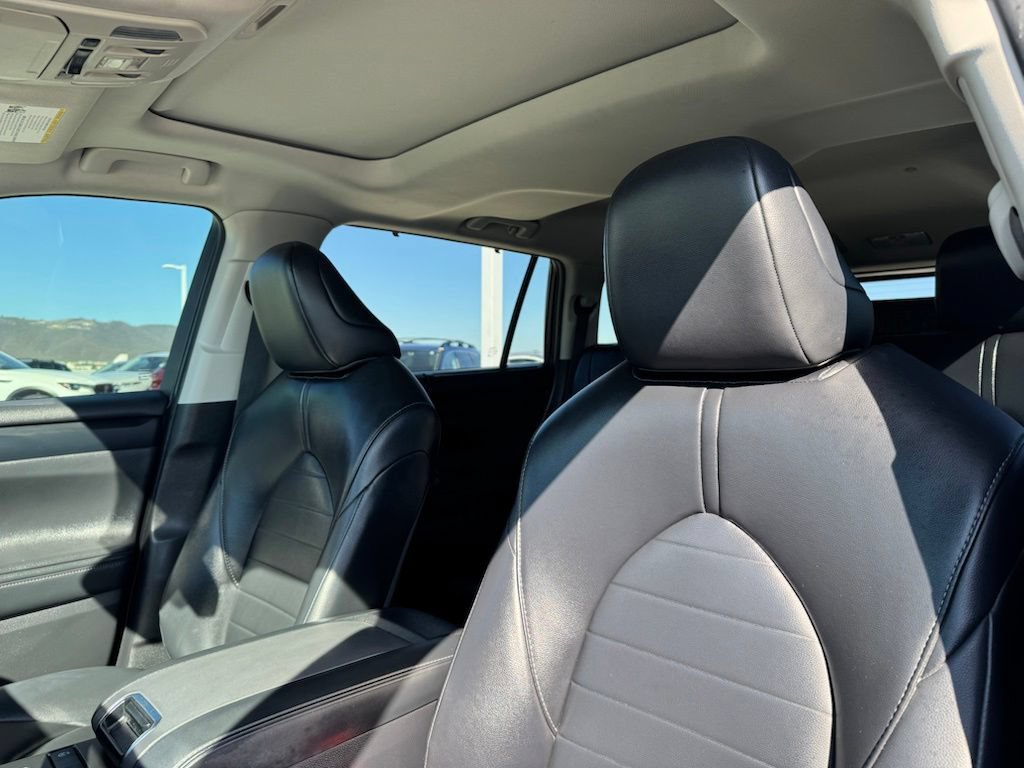 Used 2022 Toyota Highlander XLE FWD image 18