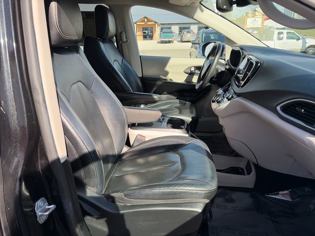 Used 2022 Chrysler Pacifica Touring-L FWD image 23