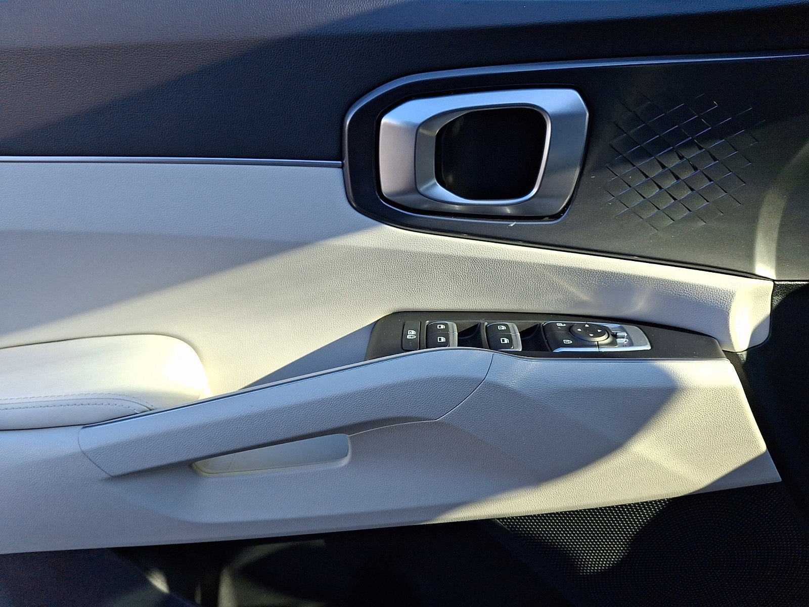 Certified 2025 Kia Sorento S image 11