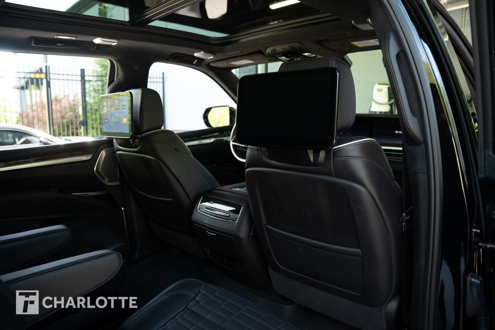 Used 2025 Cadillac Escalade Sport Platinum w/ LPO, Floor Liner Package AWD/4WD image 36