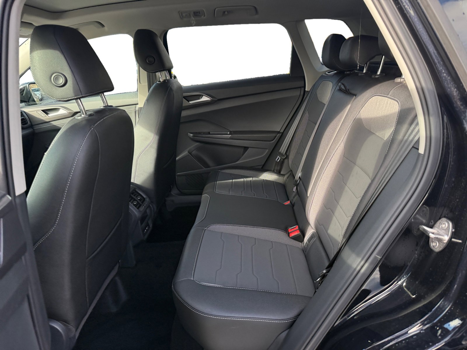 New 2026 Volkswagen Taos SE FWD image 16