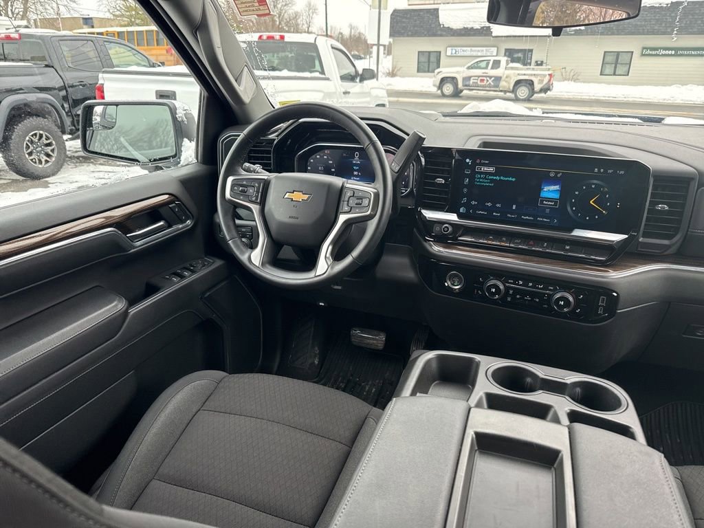 Used 2024 Chevrolet Silverado 1500 LT AWD/4WD image 11