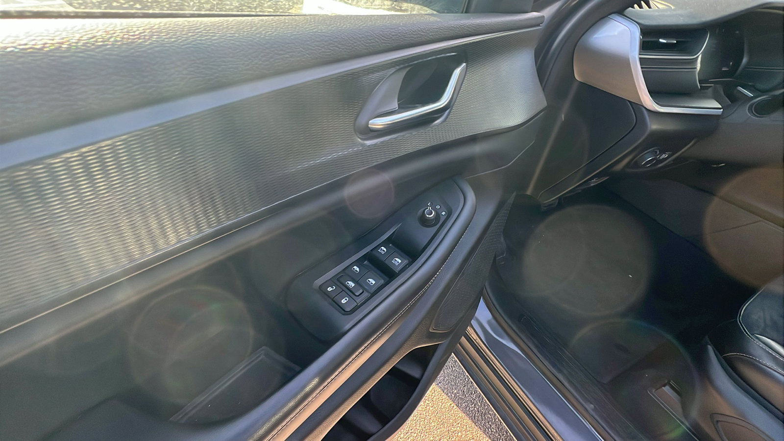 Used 2024 Jeep Grand Cherokee Altitude image 15