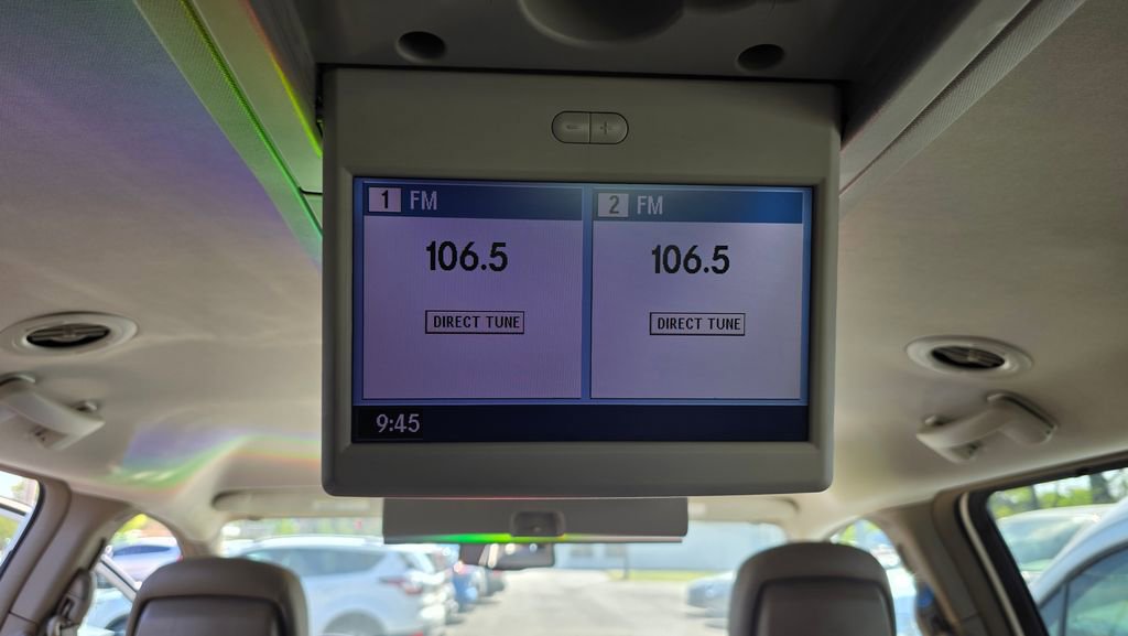 Used 2013 Chrysler Town & Country Touring-L w/ Entertainment Group #2 image 22