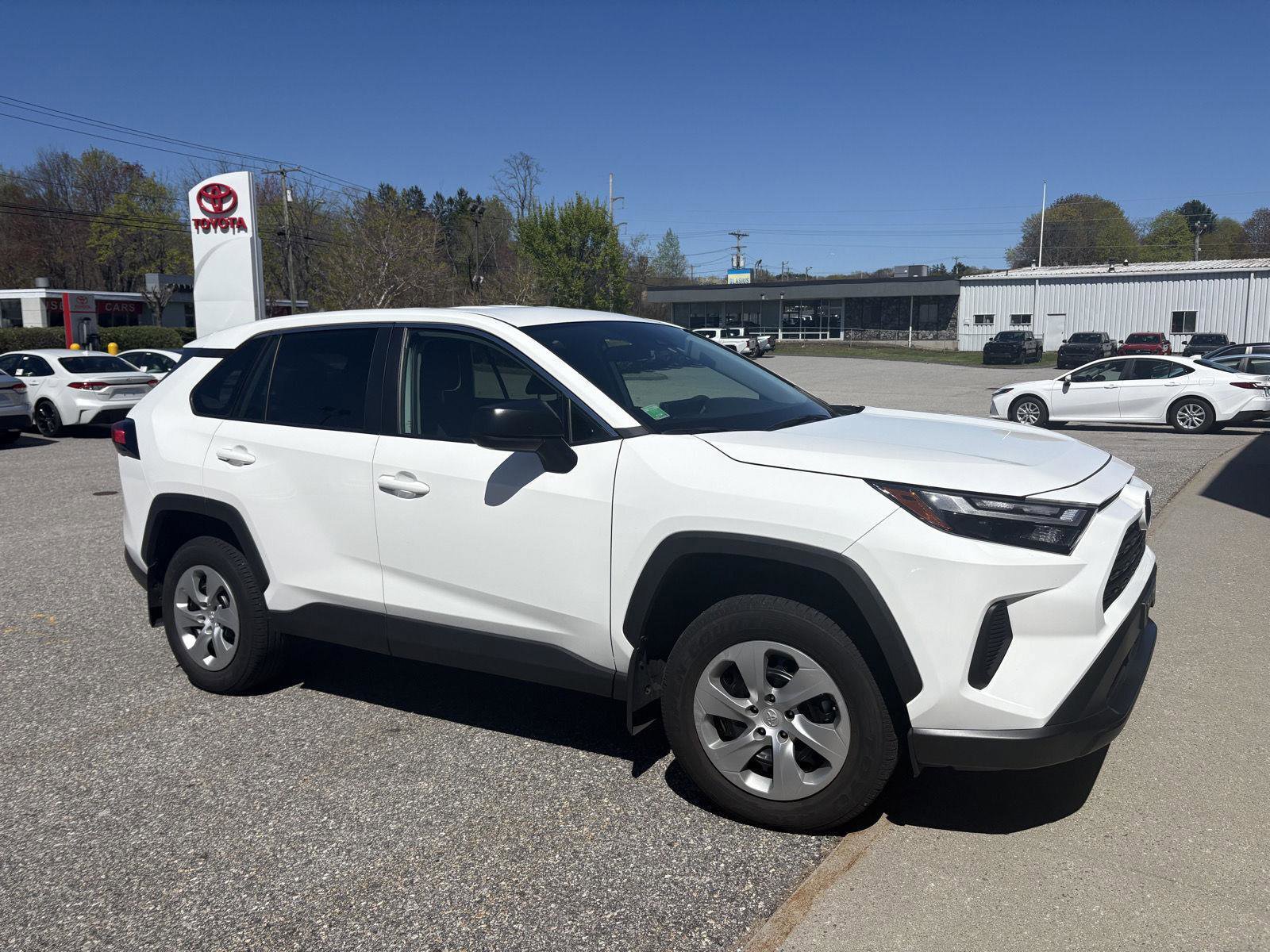 Used 2023 Toyota RAV4 LE AWD/4WD image 1