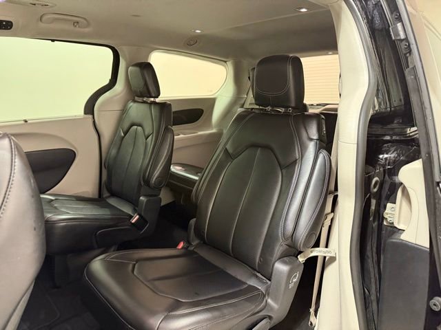 Used 2024 Chrysler Pacifica Touring-L image 24
