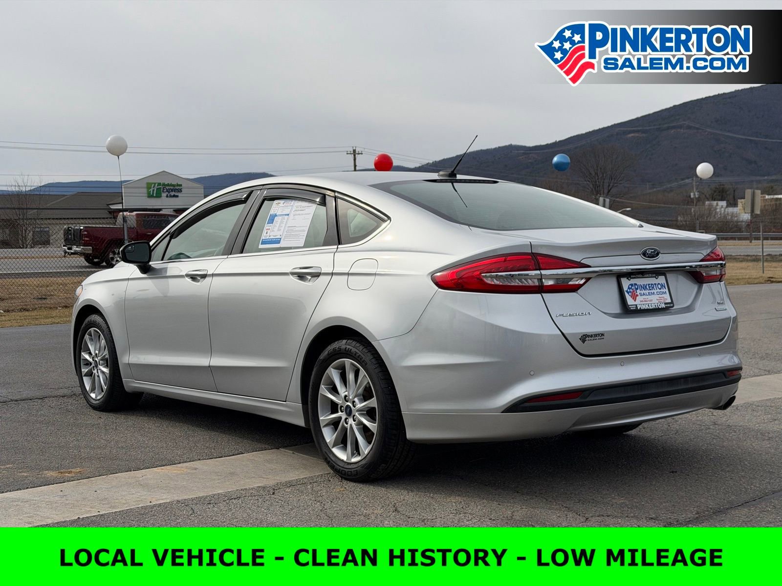 Used 2017 Ford Fusion SE w/ Fusion SE Technology Package image 3