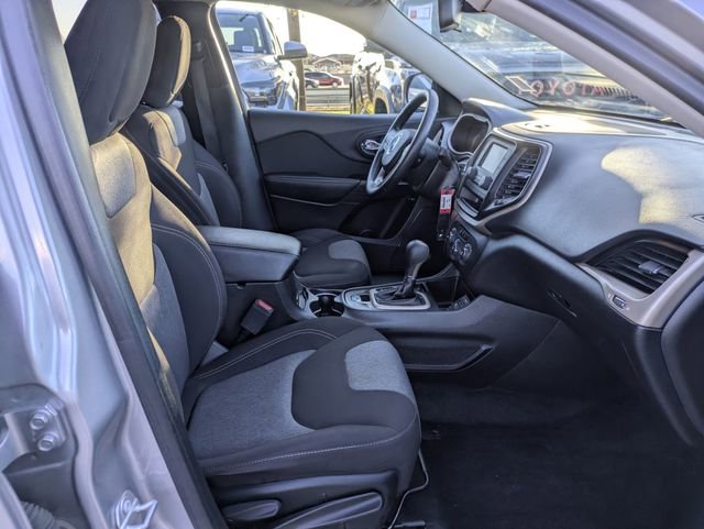 Used 2017 Jeep Cherokee Sport image 29