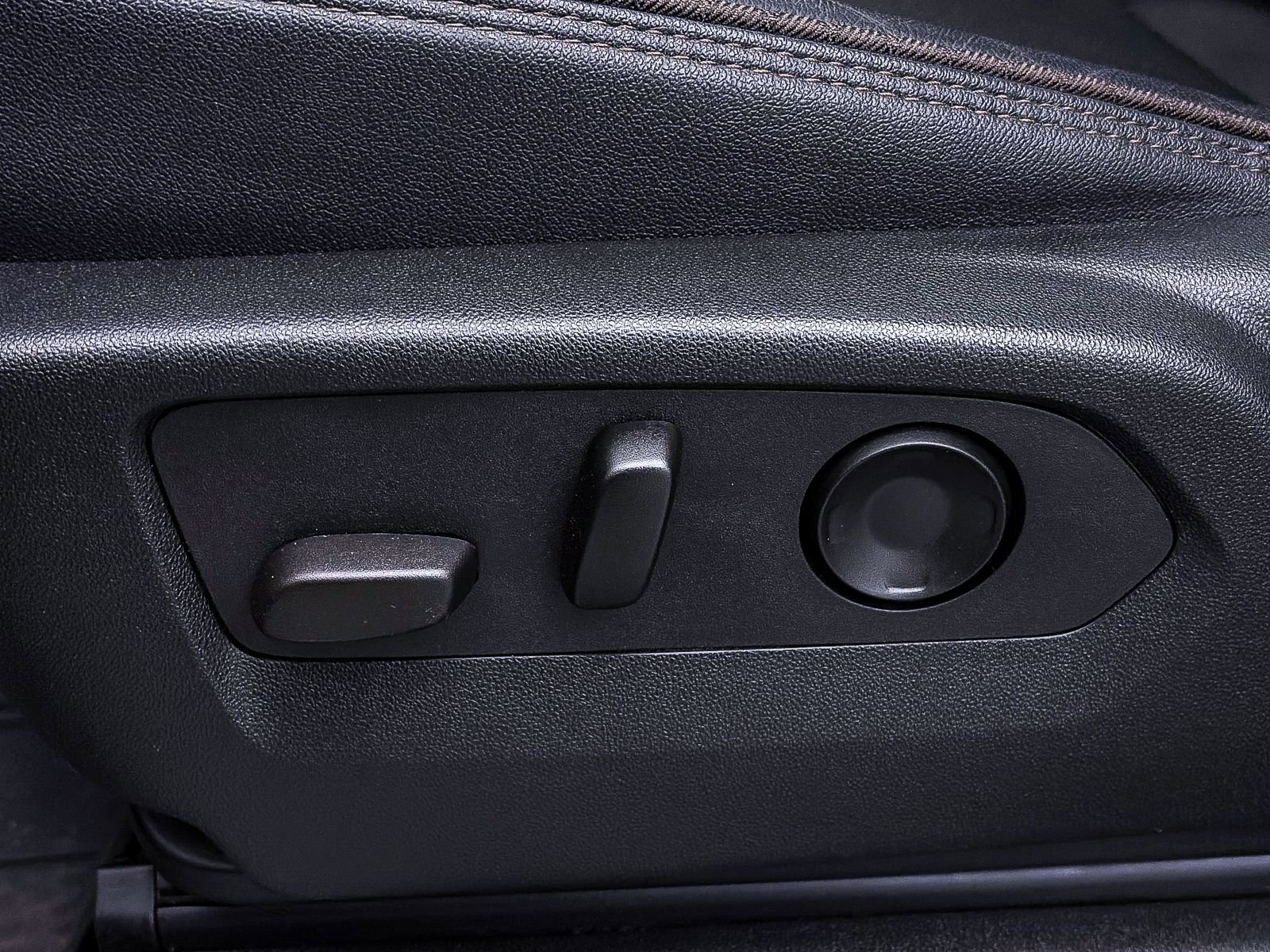 Used 2024 Chevrolet Suburban High Country AWD/4WD image 22