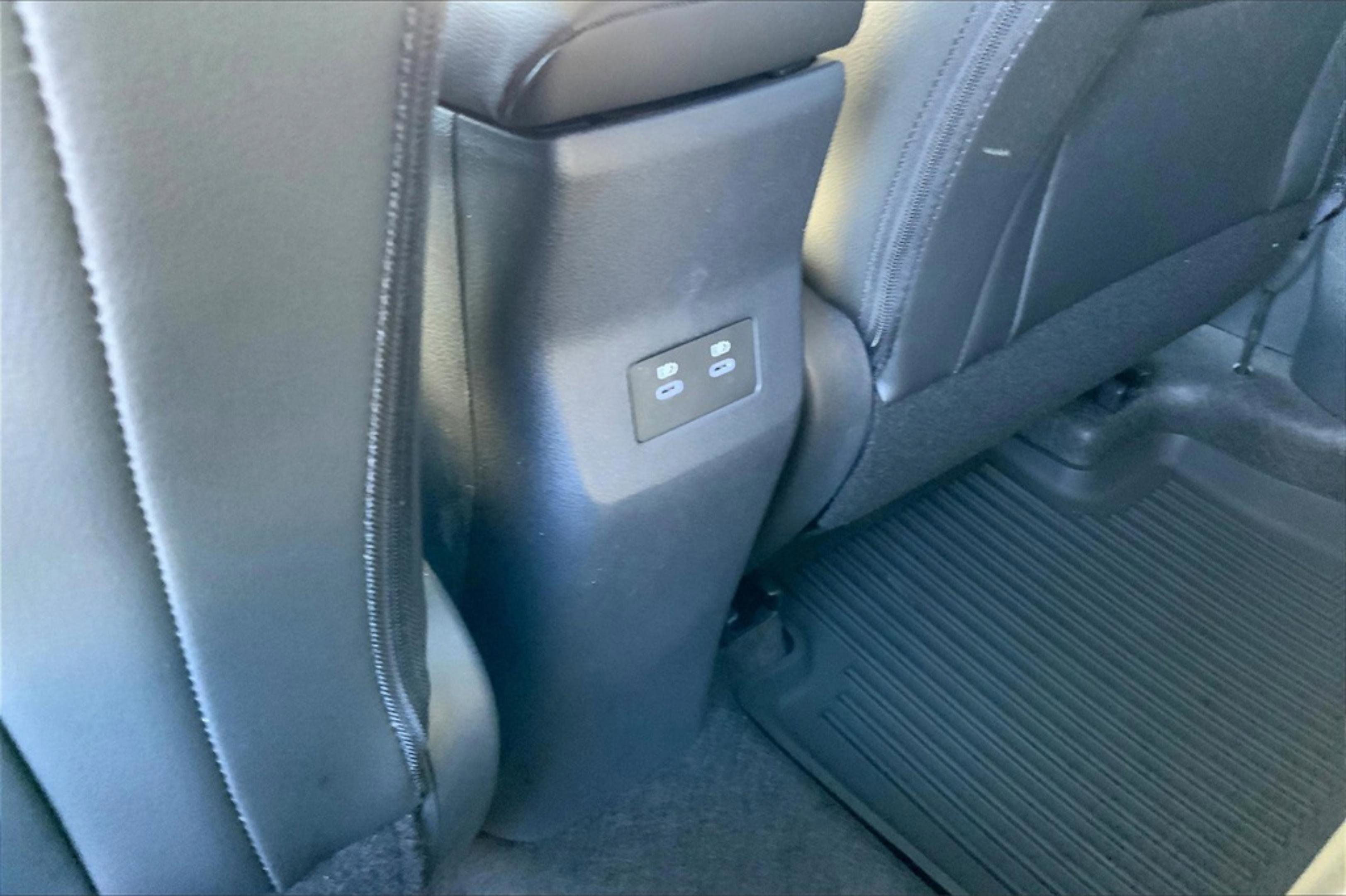 New 2025 Nissan Kicks SR w/ Illumination Package image 12