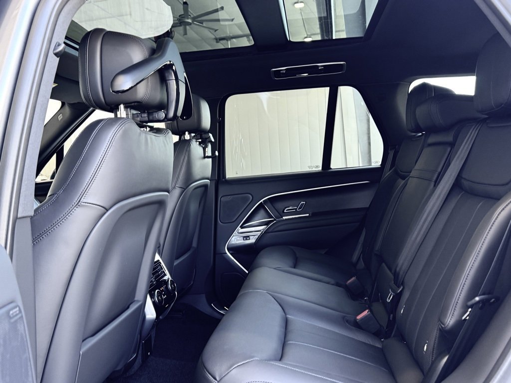 New 2026 Land Rover Range Rover SE image 17