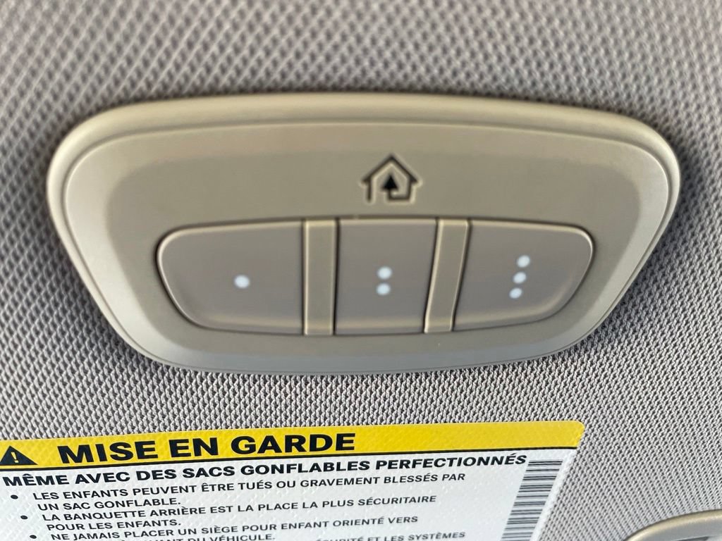 Used 2017 Chrysler Pacifica Touring-L FWD image 25