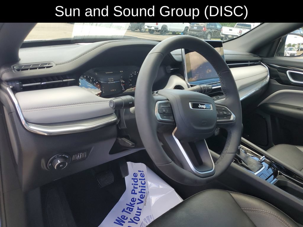Used 2023 Jeep Compass Limited w/ Sun and Sound Group AWD/4WD image 9