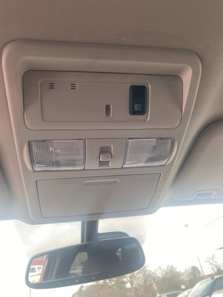 Used 2018 Nissan Titan SV w/ SV Convenience Package image 31