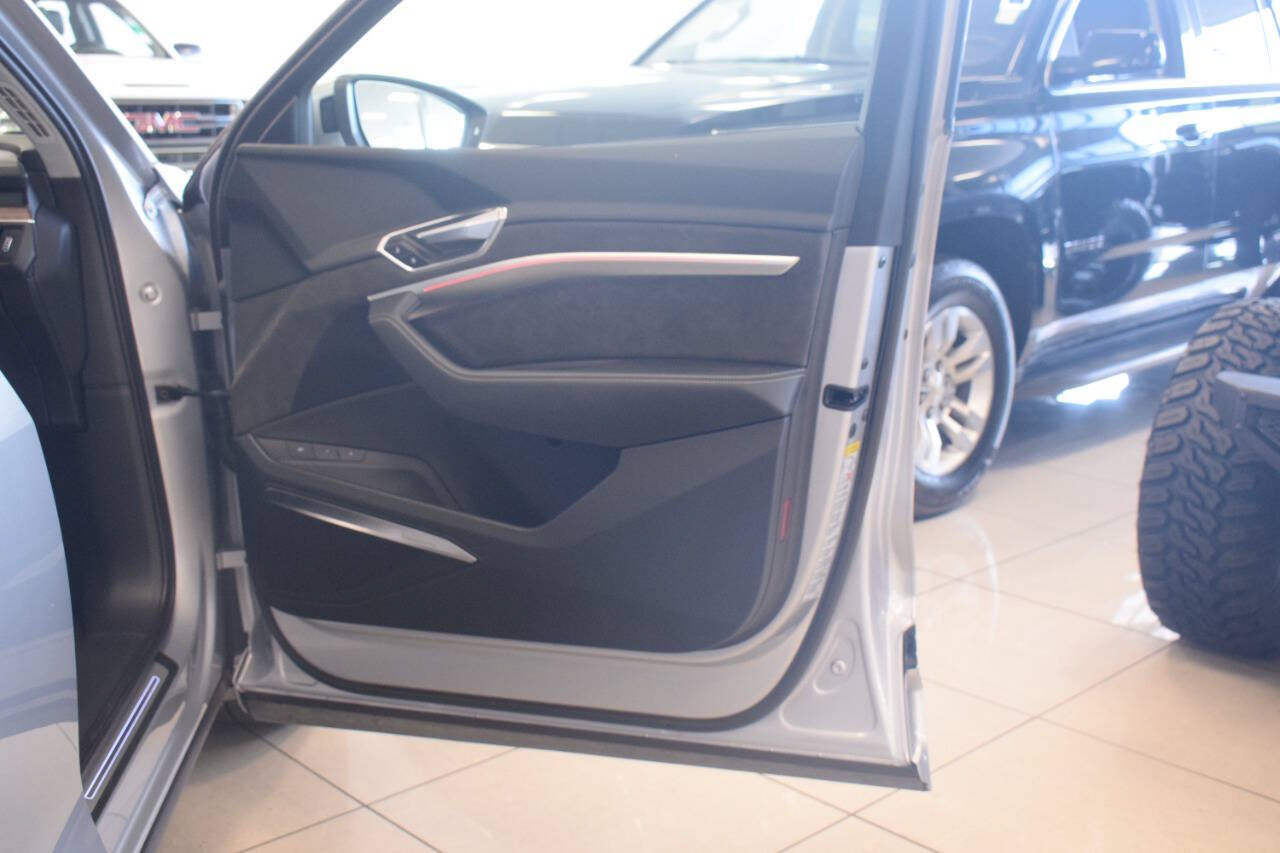 Used 2019 Audi e-tron Prestige w/ Prestige Package AWD/4WD image 54