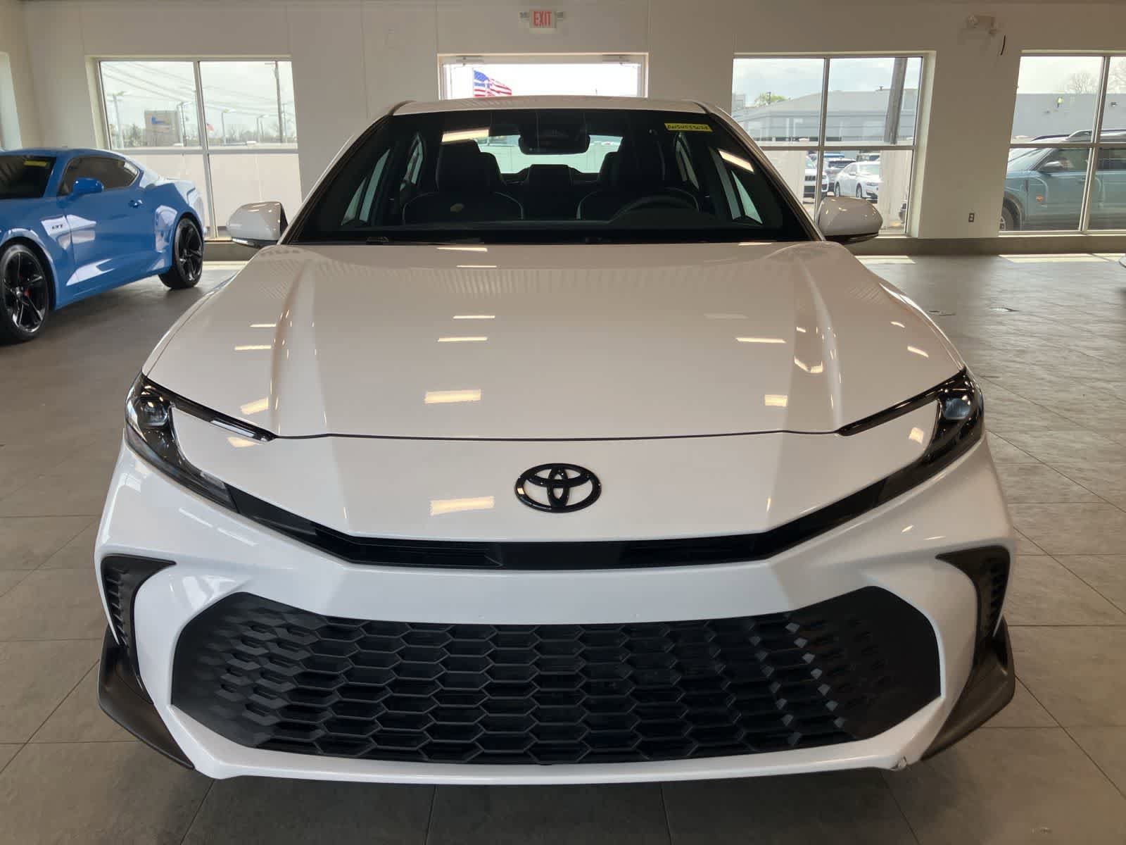 Used 2025 Toyota Camry SE w/ Convenience Package AWD/4WD image 2