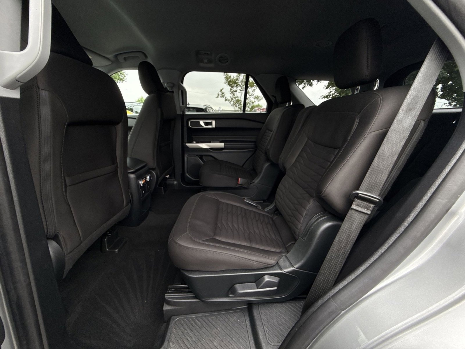 Used 2021 Ford Explorer XLT AWD/4WD image 24