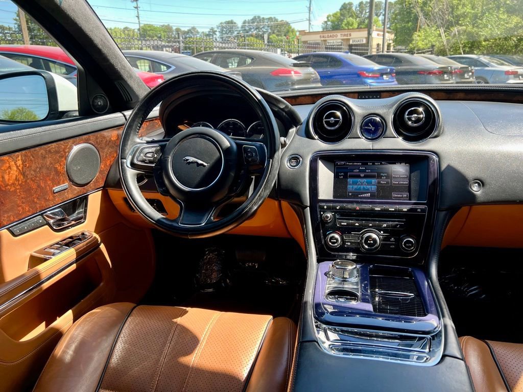 Used 2013 Jaguar XJ AWD image 19