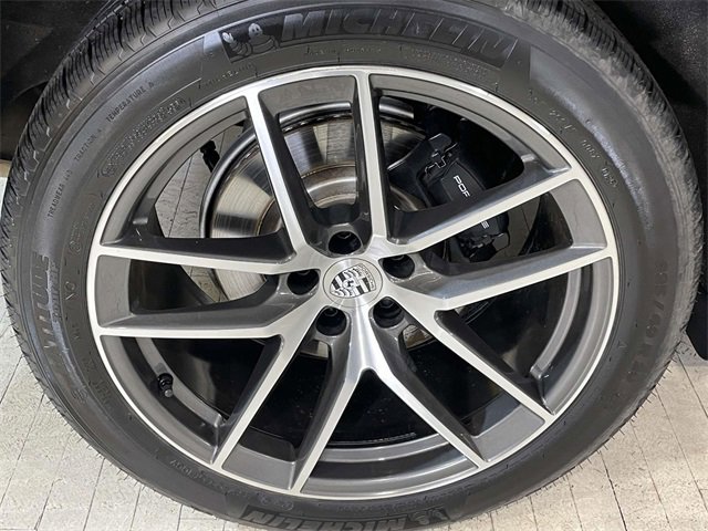 Certified 2025 Porsche Macan image 13