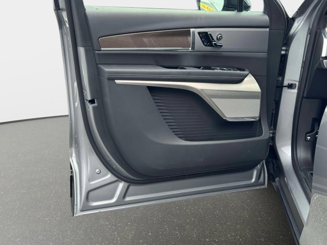 Certified 2026 Cadillac Vistiq Luxury AWD/4WD image 15