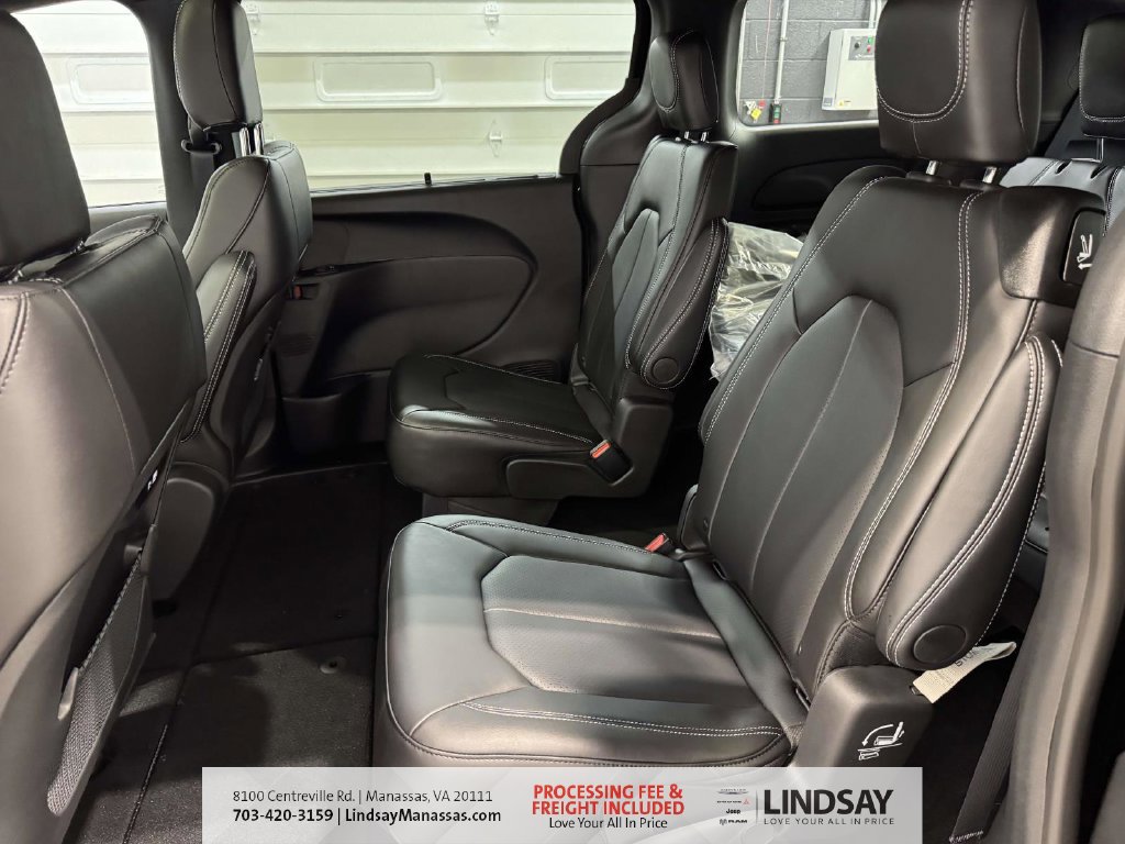 New 2026 Chrysler Pacifica Select w/ S Appearance Package FWD image 21