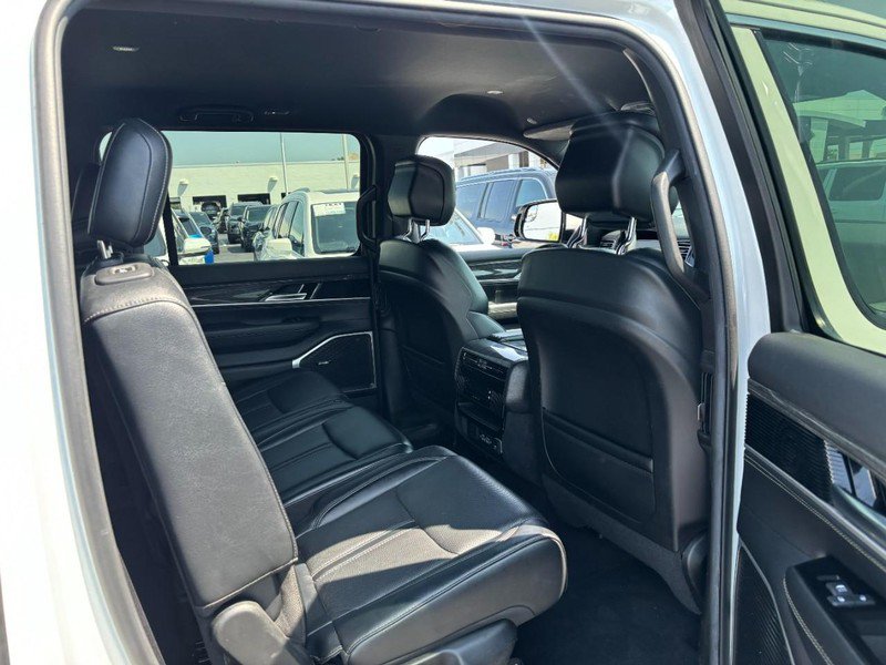 Used 2022 Jeep Wagoneer Series II AWD/4WD image 13