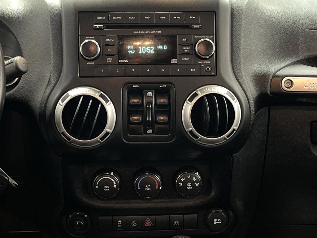 Used 2016 Jeep Wrangler Unlimited Rubicon image 7