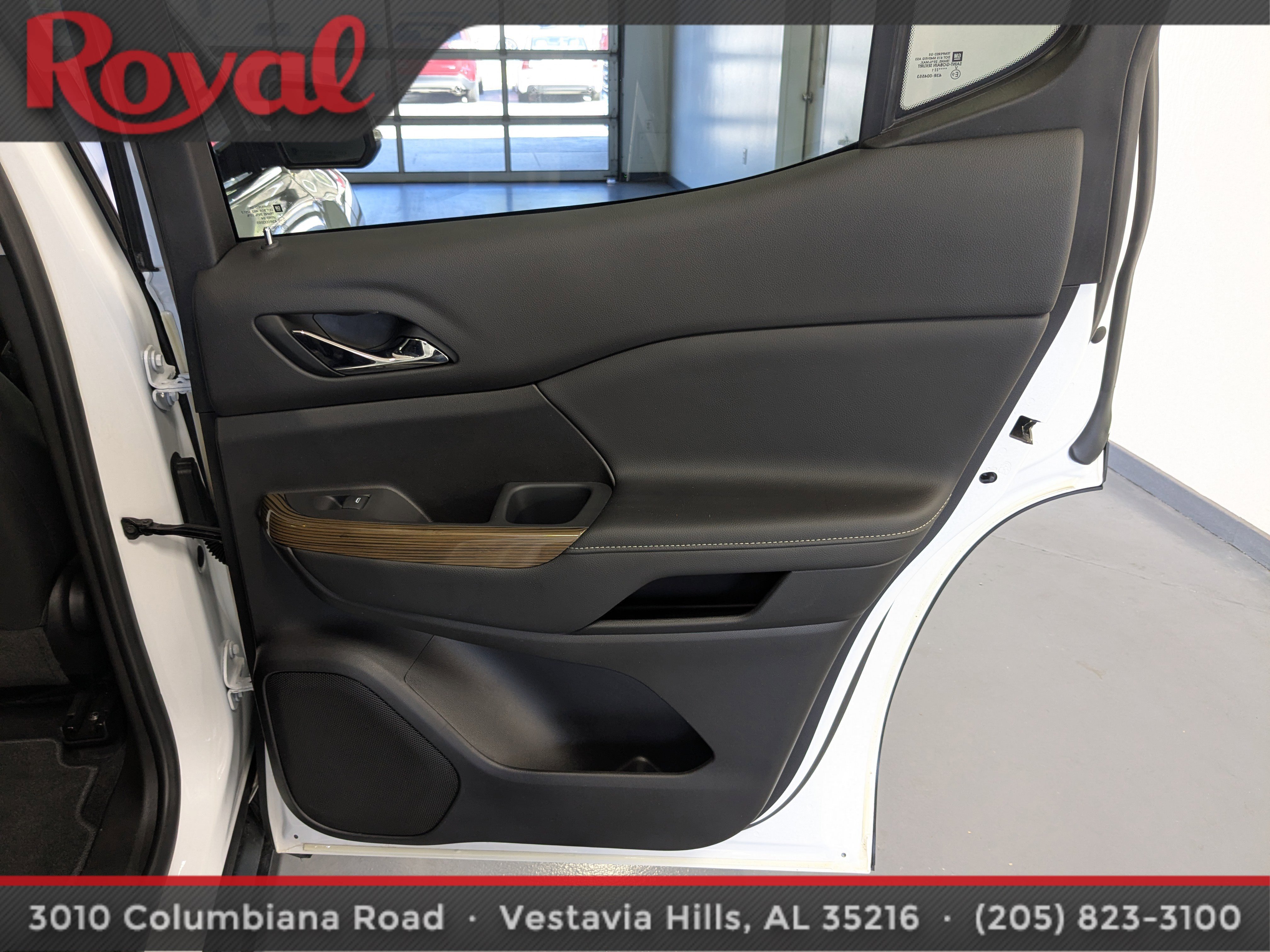 Used 2021 GMC Acadia SLE w/ Driver Convenience Package image 9