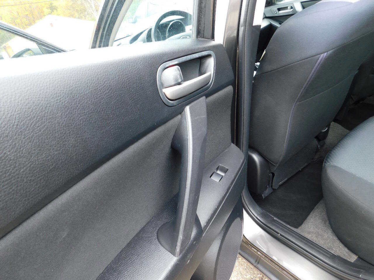 Used 2010 MAZDA MAZDA3 i Touring image 22