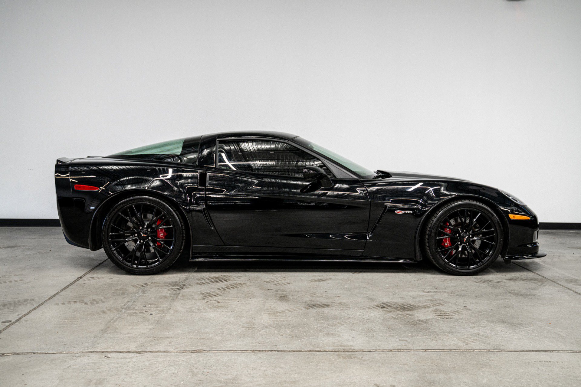 Used 2013 Chevrolet Corvette Z06 w/ 3LZ Preferred Equipment Group RWD image 43