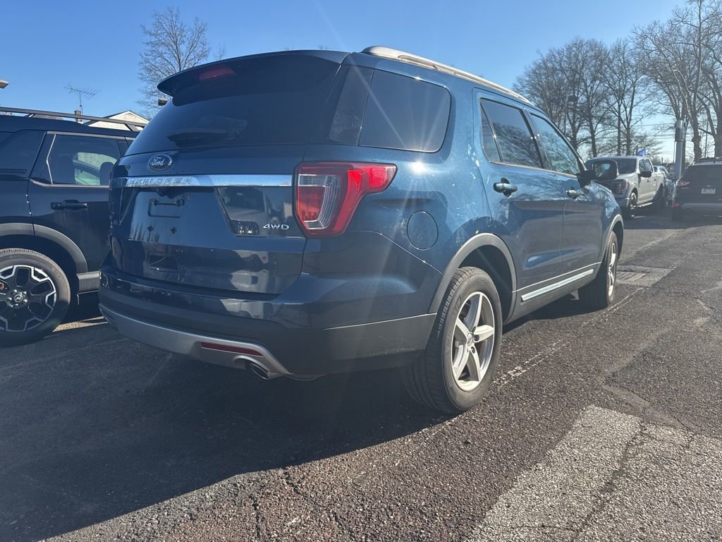 Used 2017 Ford Explorer XLT w/ Equipment Group 202A image 4