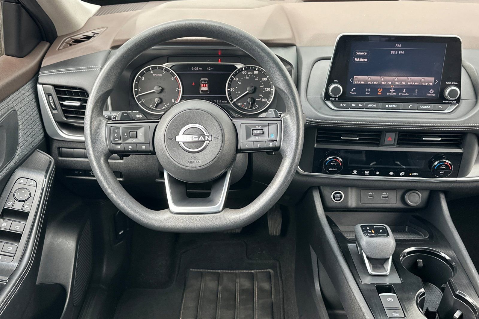 Used 2023 Nissan Rogue SV image 15