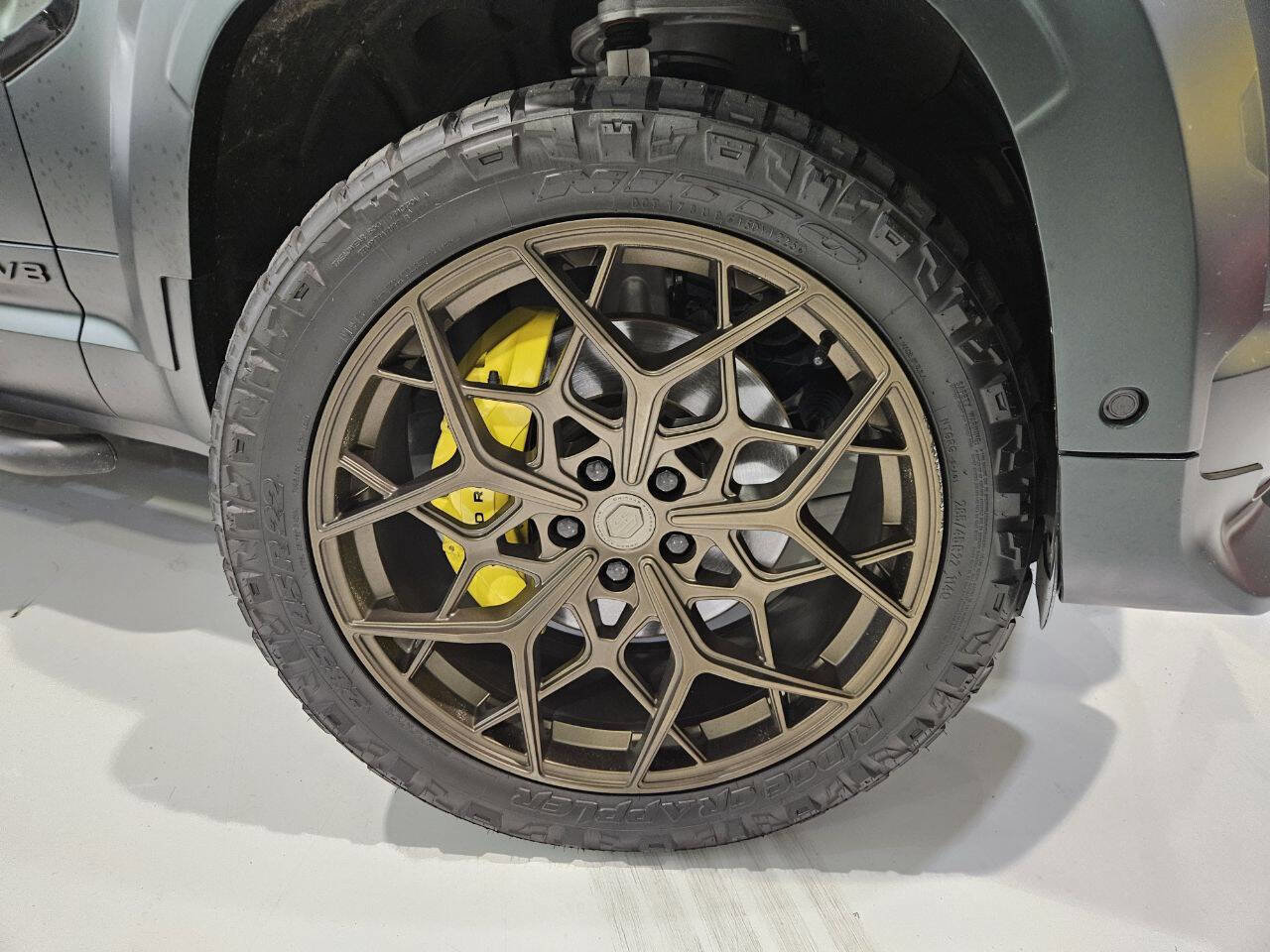 Used 2025 Land Rover Defender 110 V8 image 26