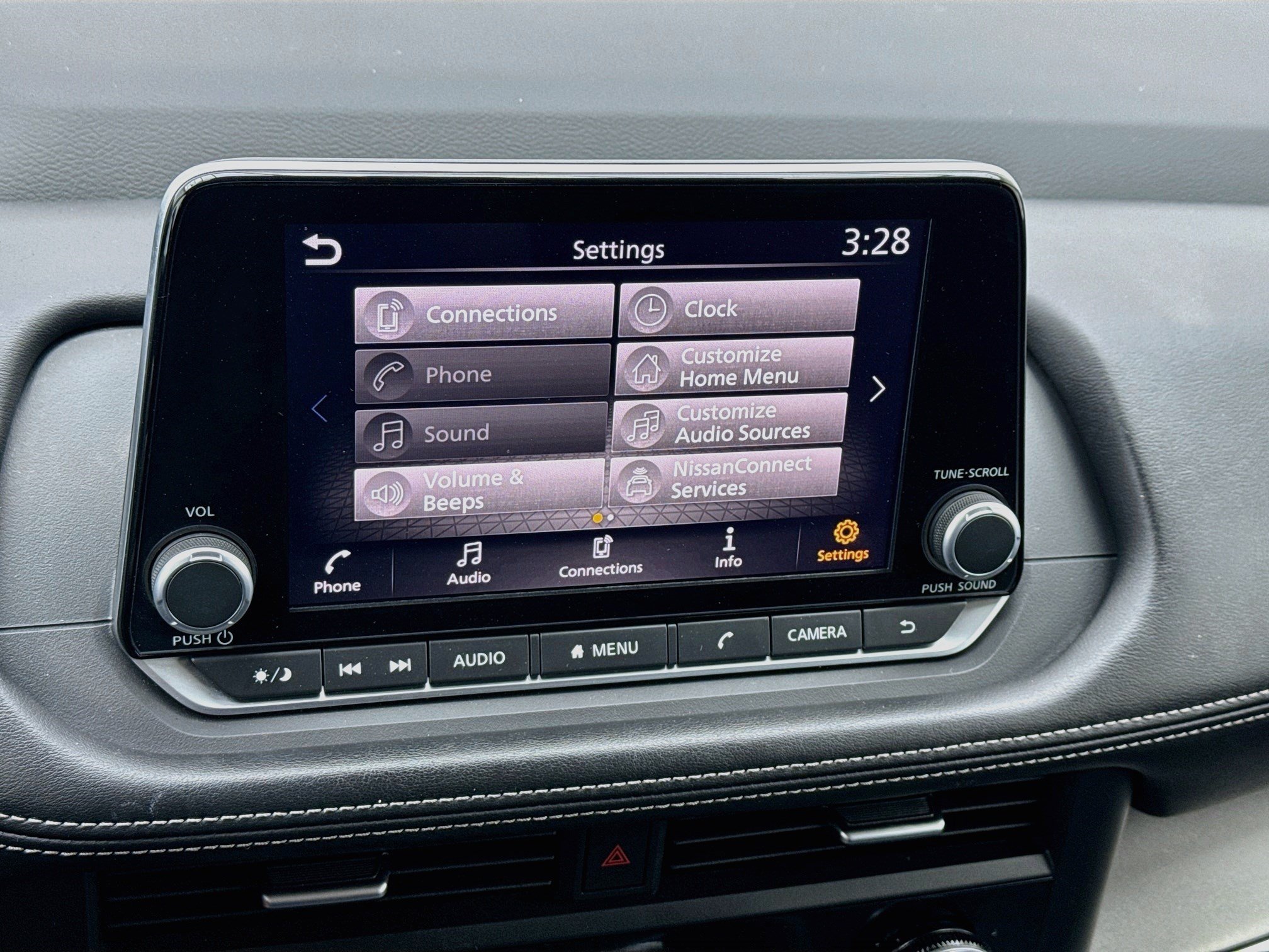 Used 2025 Nissan Rogue SV FWD image 9