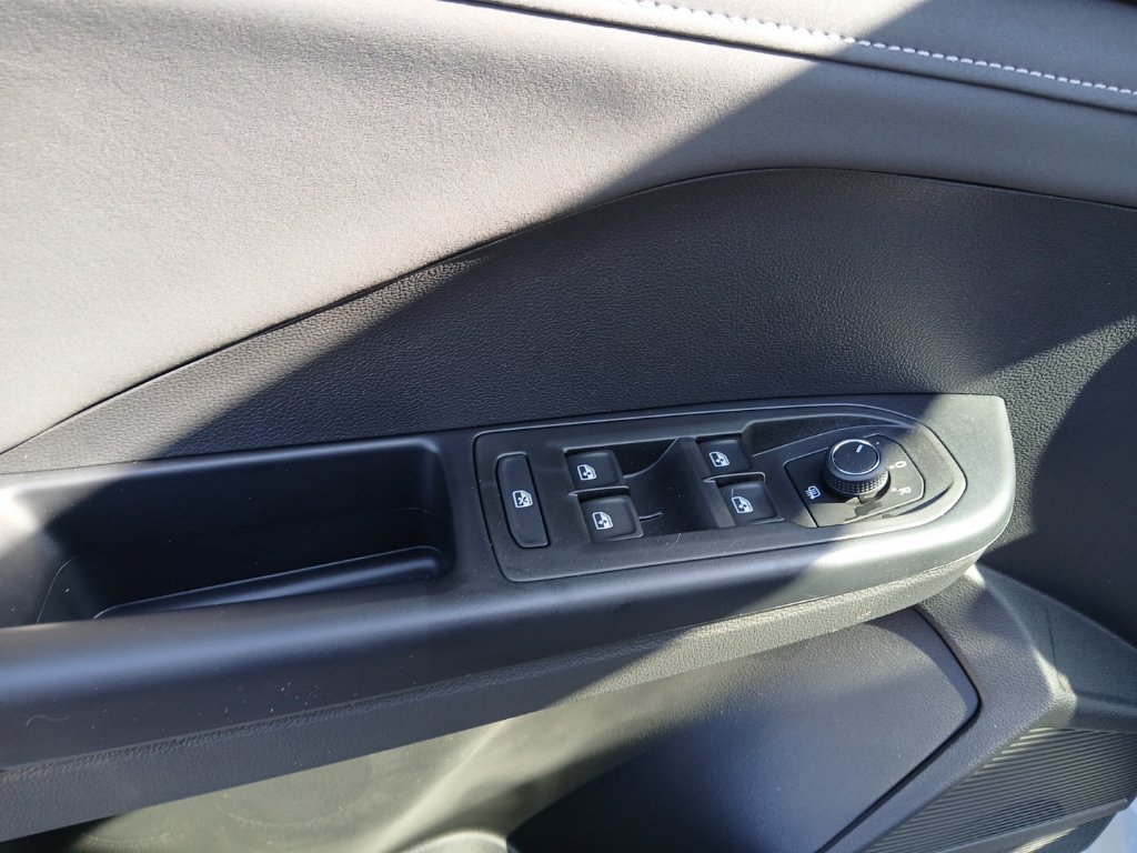 New 2027 Volkswagen Taos SE FWD image 10