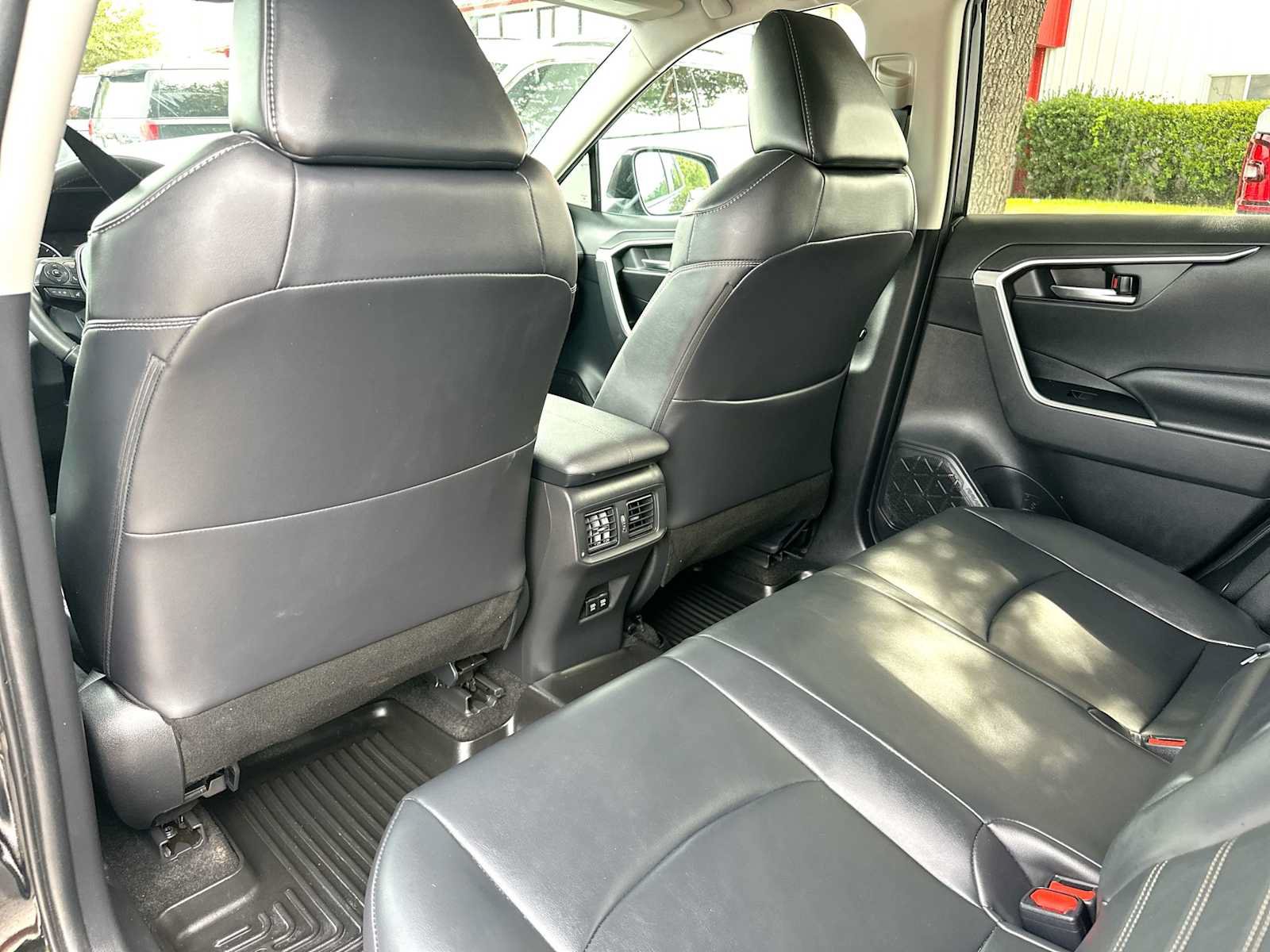 Used 2020 Toyota RAV4 XLE Premium FWD image 24