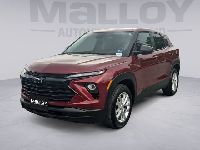 Certified 2025 Chevrolet TrailBlazer LS w/ LPO, Blackout Package AWD/4WD image 1