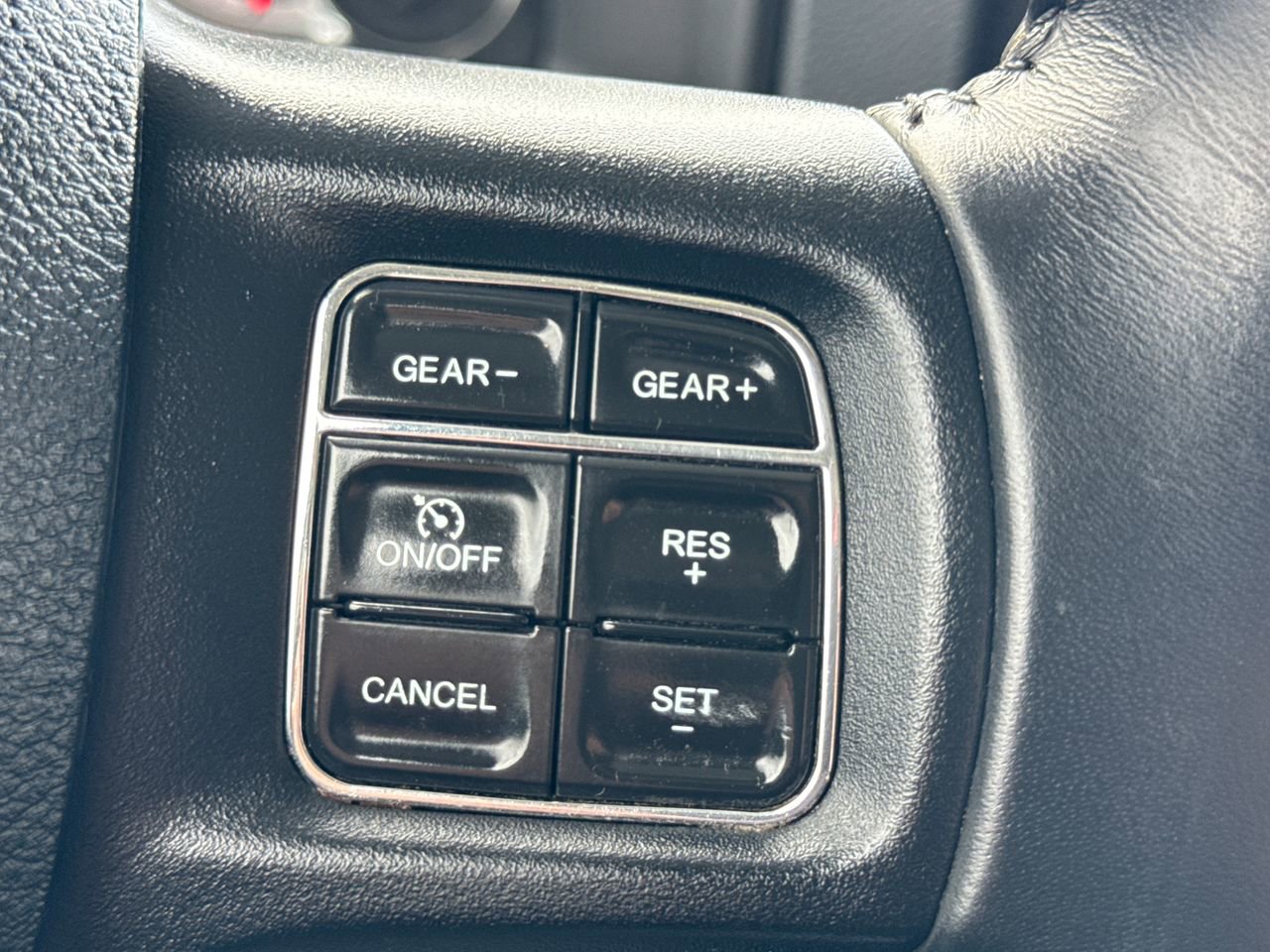 Used 2019 RAM 1500 Classic SLT w/ Luxury Group image 25