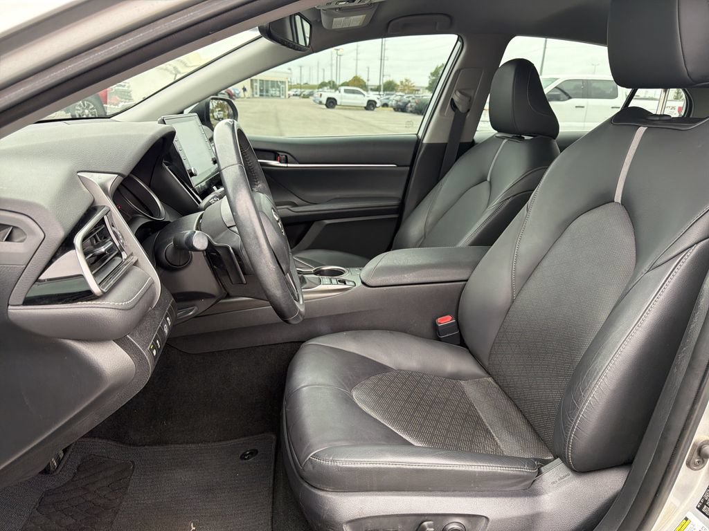 Used 2022 Toyota Camry XSE FWD image 9