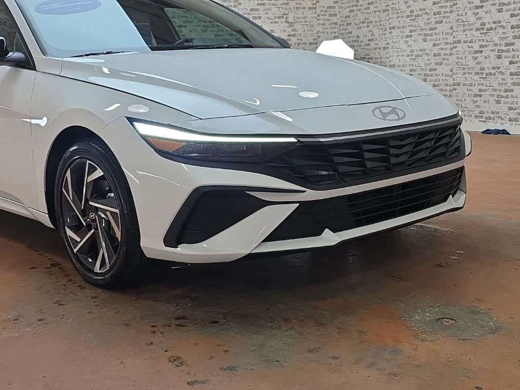 Certified 2025 Hyundai Elantra SEL image 7