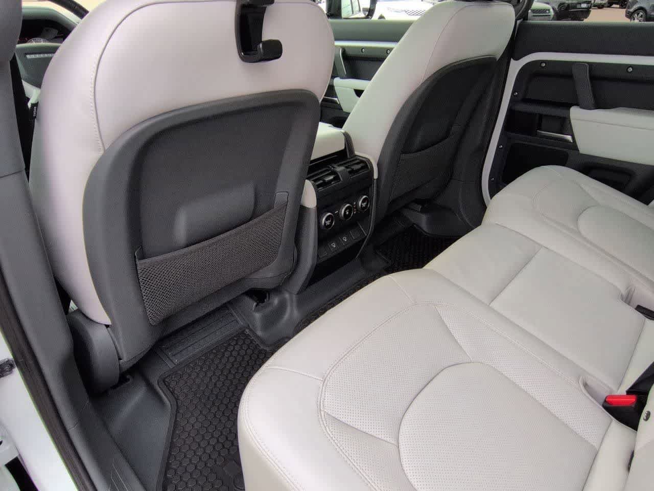Certified 2025 Land Rover Defender 110 X-Dynamic SE image 18