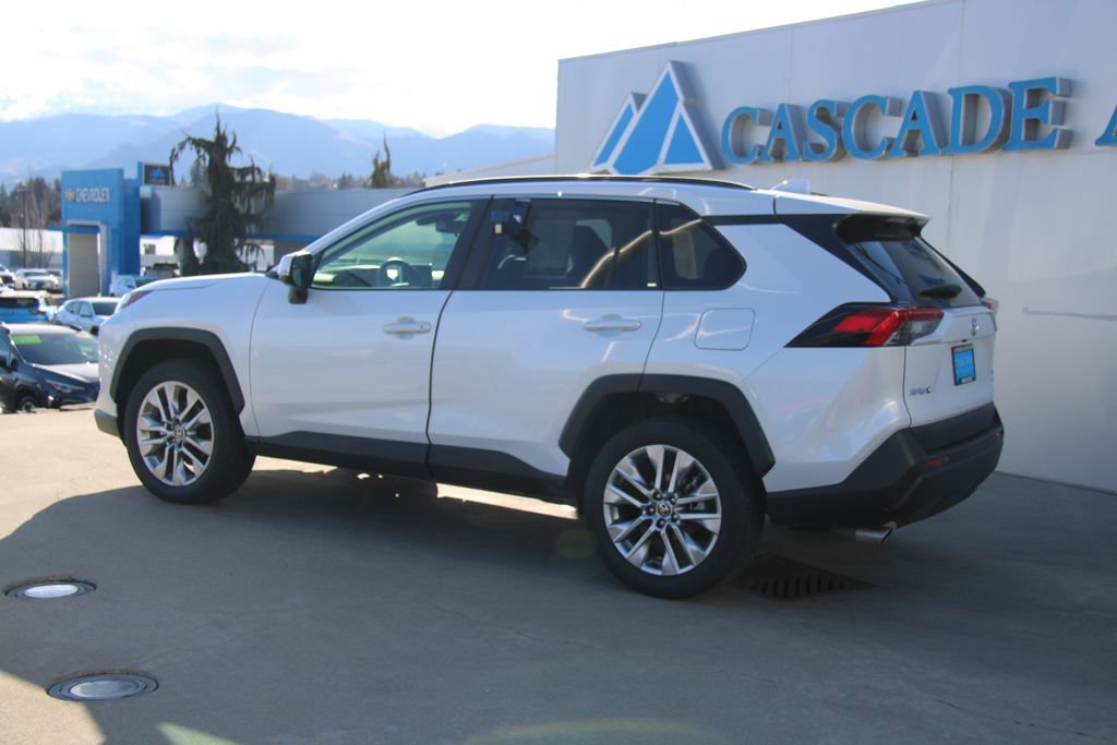Used 2025 Toyota RAV4 XLE Premium w/ Weather Package image 5
