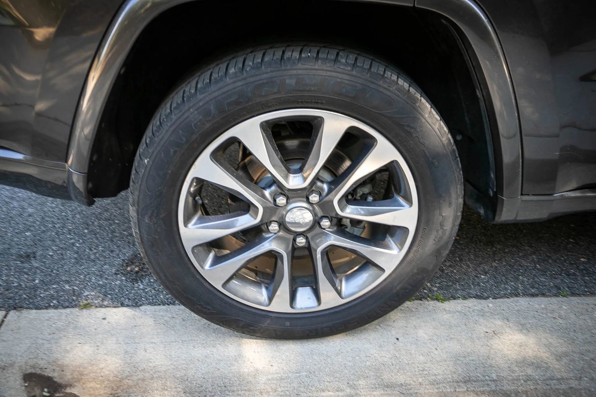 Used 2017 Jeep Grand Cherokee Overland image 12