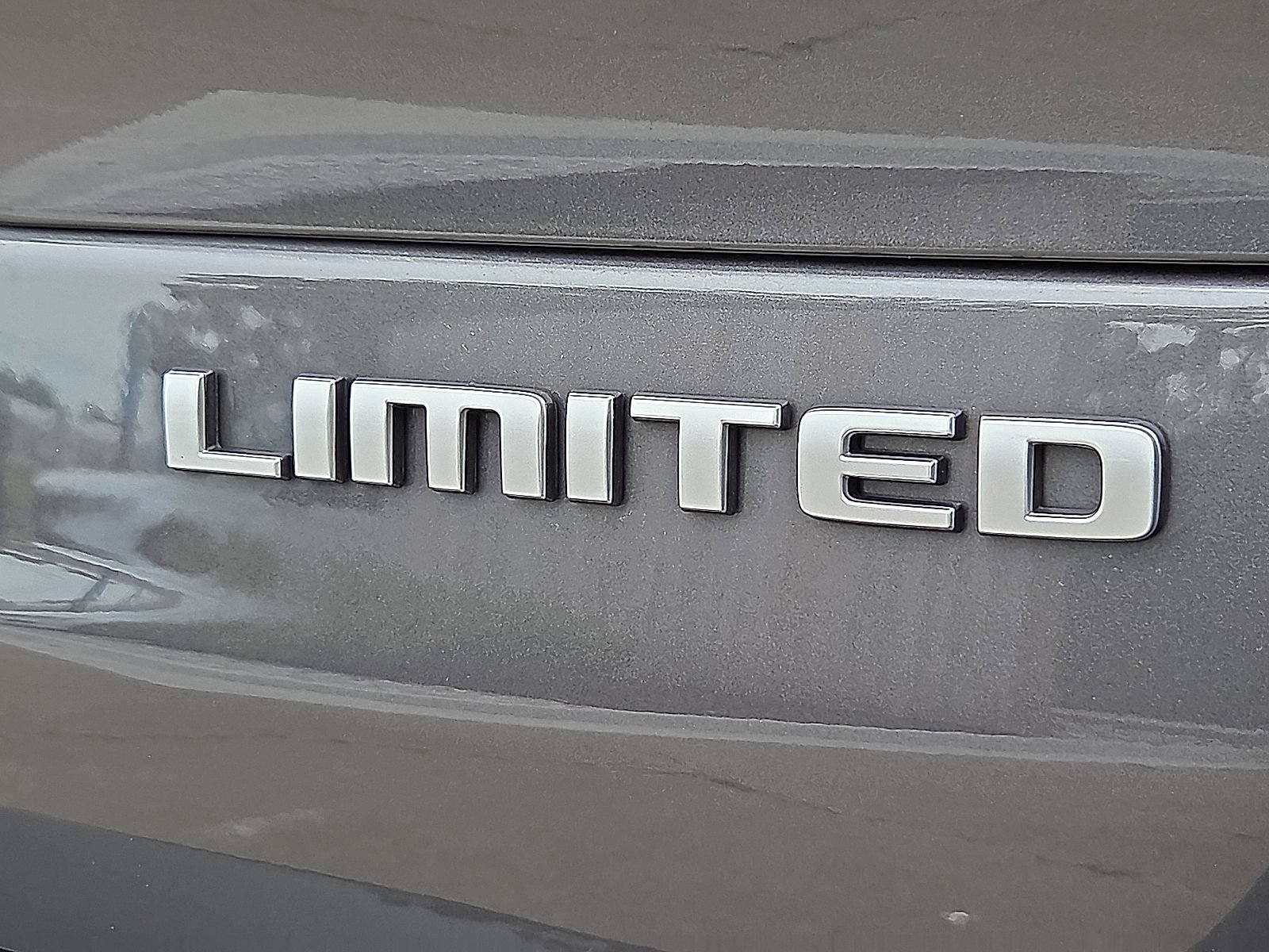 Used 2025 Jeep Grand Cherokee L Limited w/ Trailer Tow Package AWD/4WD image 9